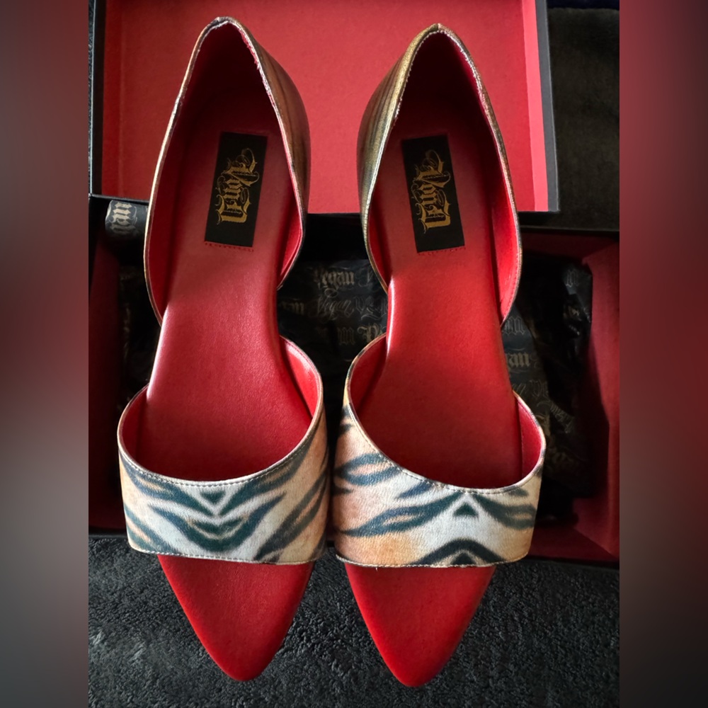 Kat von d Lizzy Flat New with original box size 10.5
